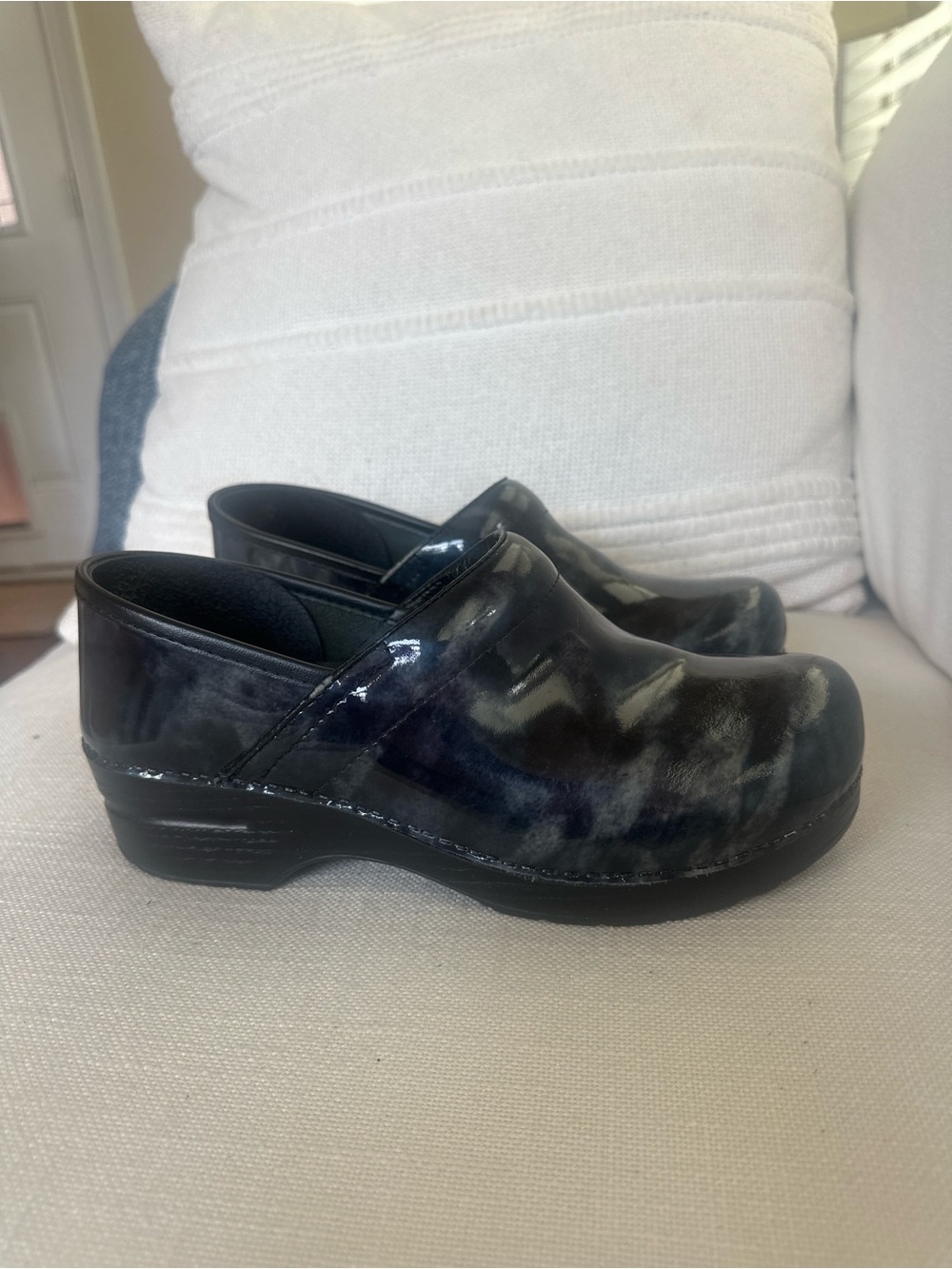 Dansko Patent Leather Clogs Size 40 US 9.5–10 Black Blue Marble Womens